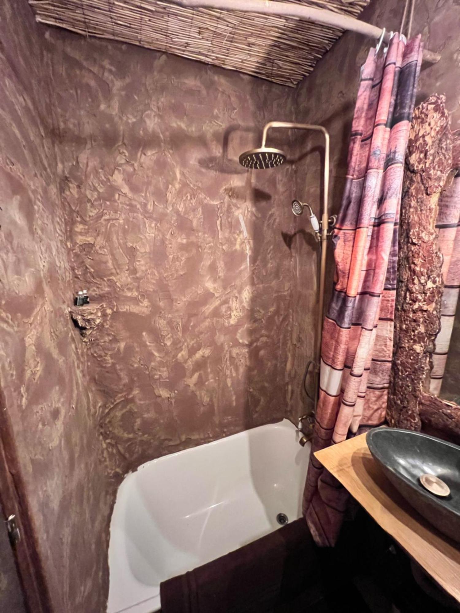 Insomnia Hotel Berga Pokoj fotografie